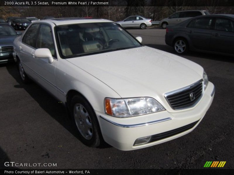 Front 3/4 View of 2000 RL 3.5 Sedan