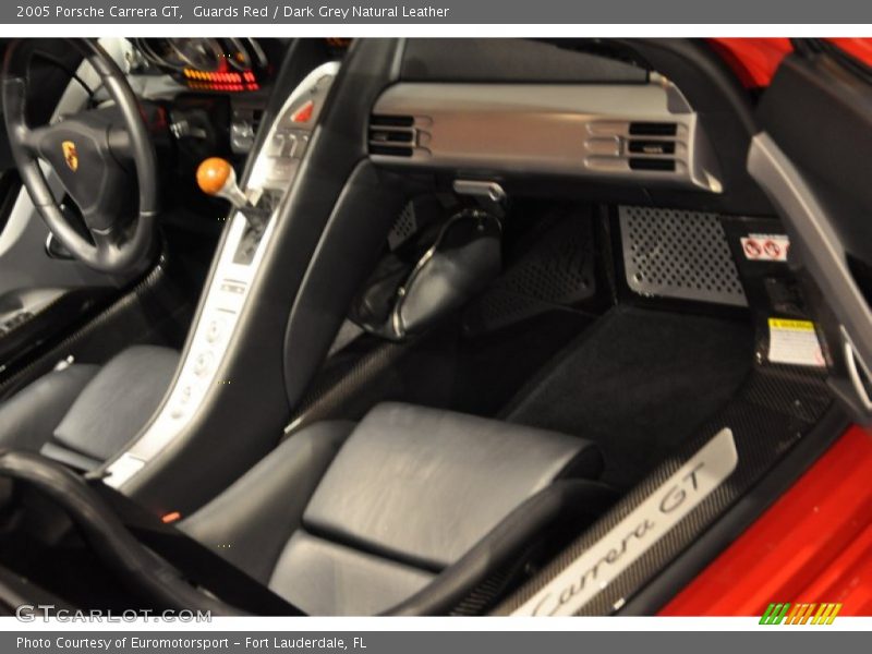 Guards Red / Dark Grey Natural Leather 2005 Porsche Carrera GT