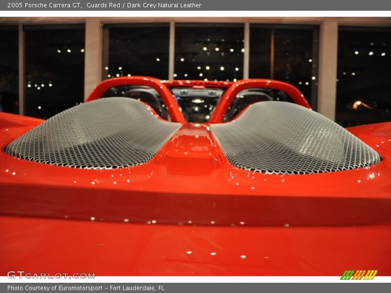 Guards Red / Dark Grey Natural Leather 2005 Porsche Carrera GT