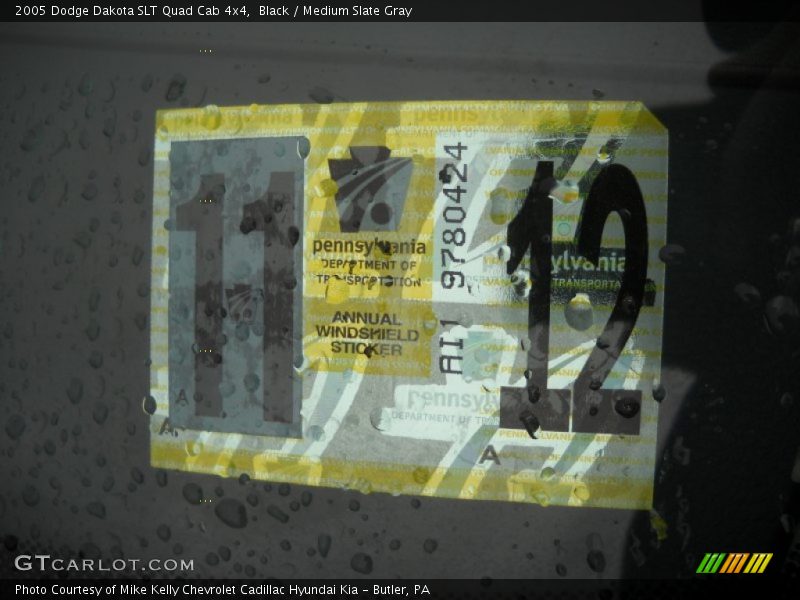 Black / Medium Slate Gray 2005 Dodge Dakota SLT Quad Cab 4x4