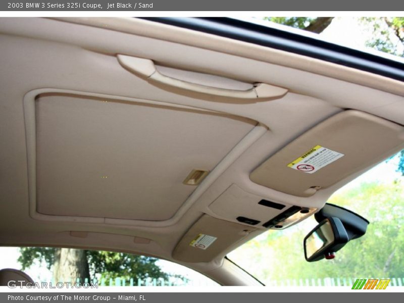 Sunroof of 2003 3 Series 325i Coupe