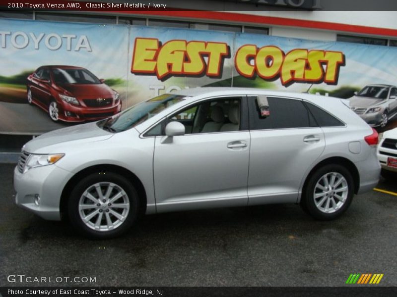 Classic Silver Metallic / Ivory 2010 Toyota Venza AWD