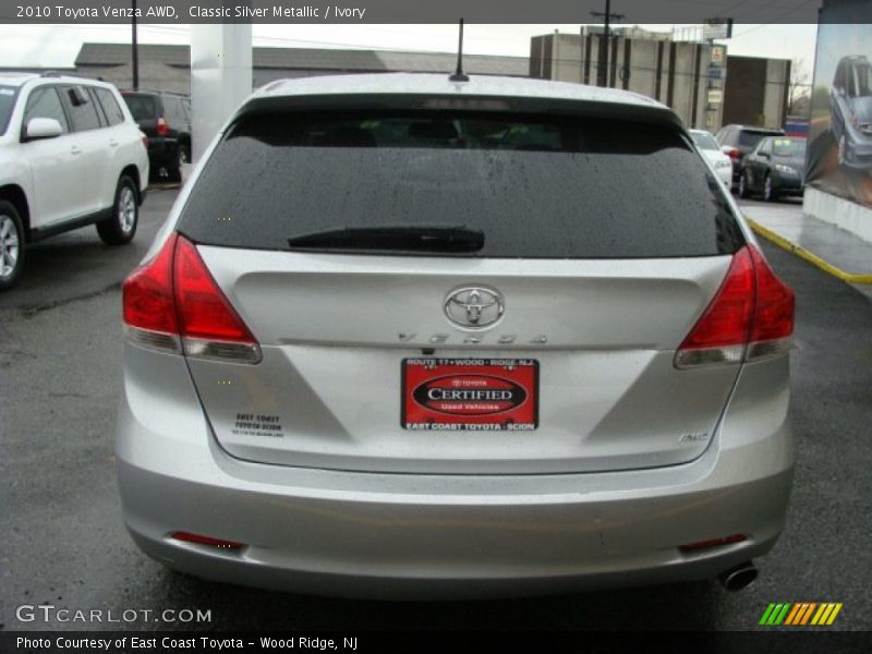 Classic Silver Metallic / Ivory 2010 Toyota Venza AWD