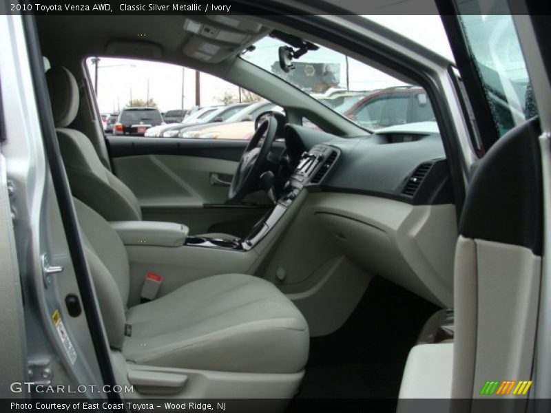 Classic Silver Metallic / Ivory 2010 Toyota Venza AWD