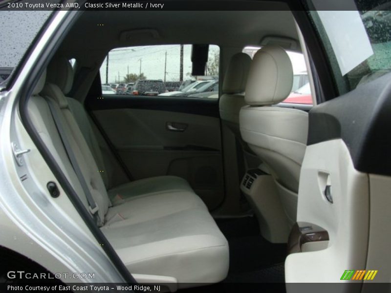 Classic Silver Metallic / Ivory 2010 Toyota Venza AWD