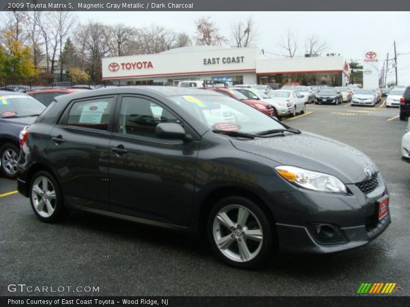 Magnetic Gray Metallic / Dark Charcoal 2009 Toyota Matrix S