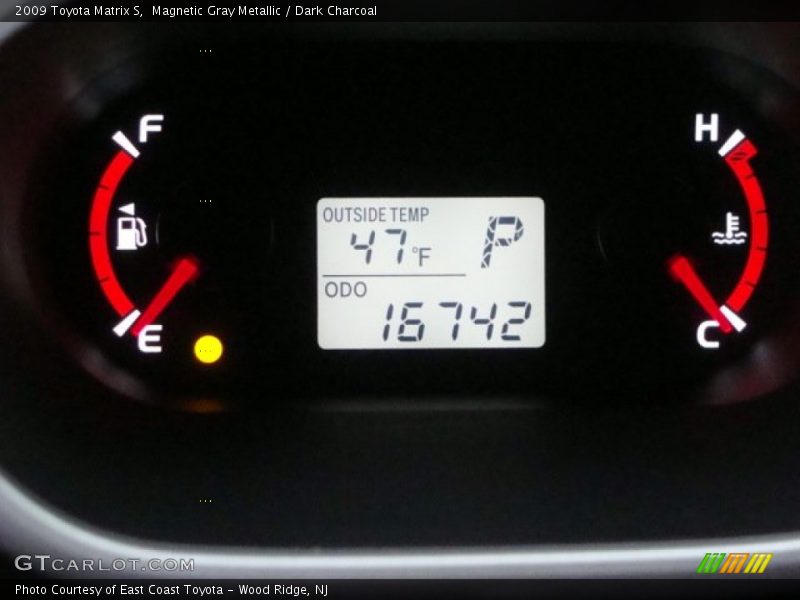 Magnetic Gray Metallic / Dark Charcoal 2009 Toyota Matrix S