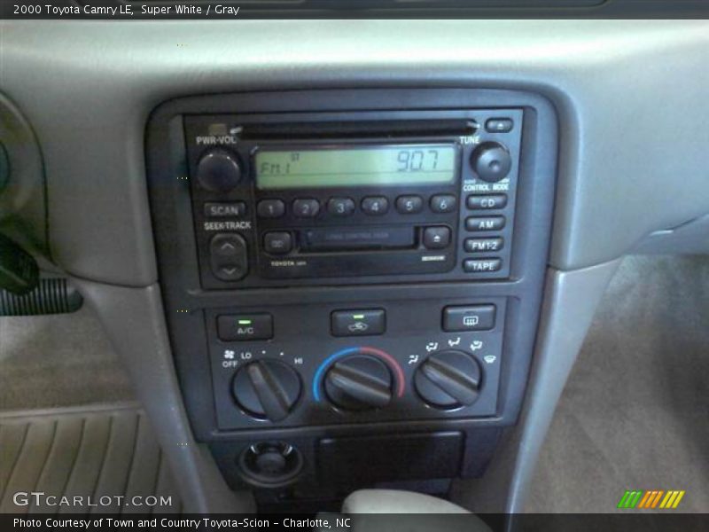 Super White / Gray 2000 Toyota Camry LE