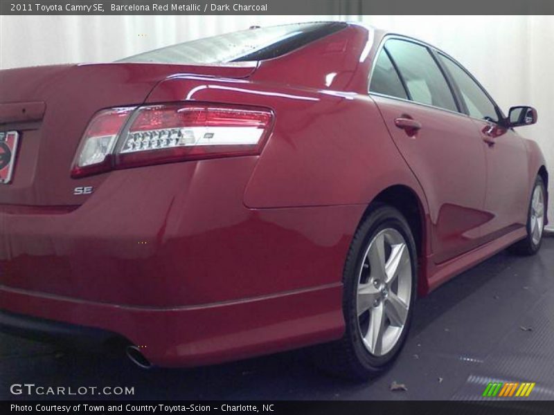 Barcelona Red Metallic / Dark Charcoal 2011 Toyota Camry SE