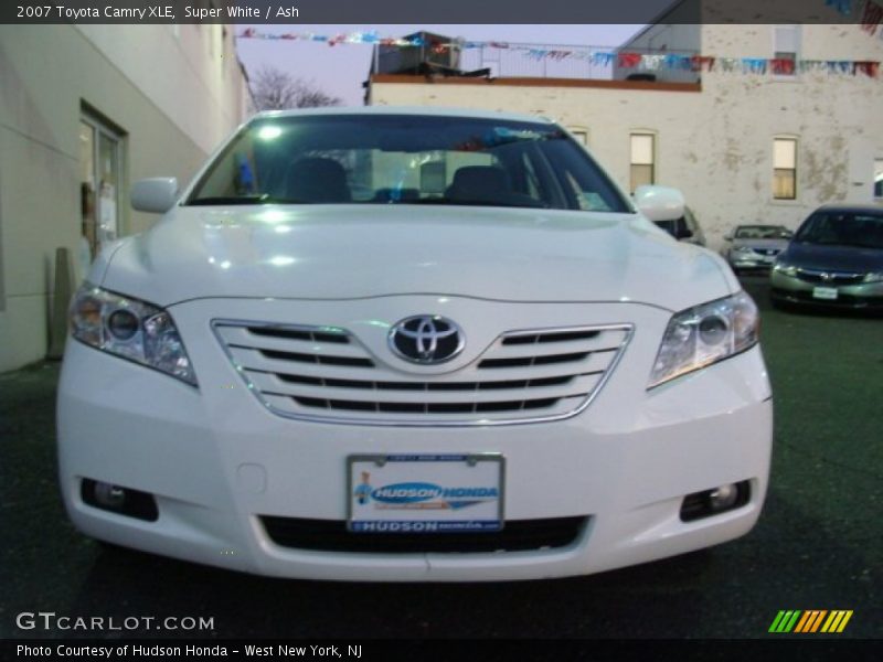 Super White / Ash 2007 Toyota Camry XLE
