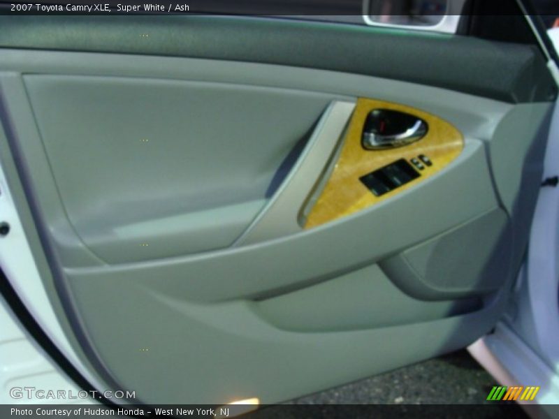 Super White / Ash 2007 Toyota Camry XLE