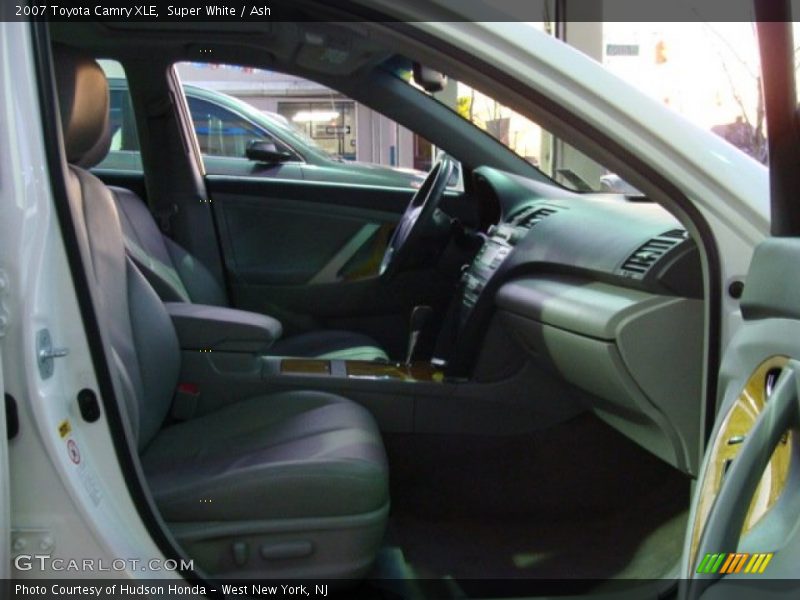 Super White / Ash 2007 Toyota Camry XLE