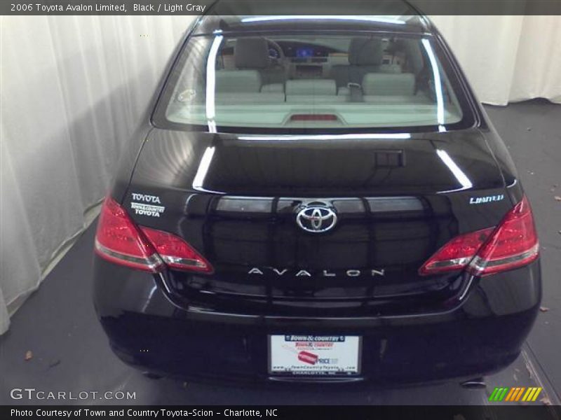 Black / Light Gray 2006 Toyota Avalon Limited