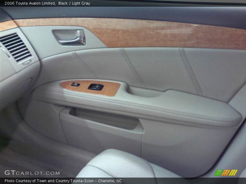 Black / Light Gray 2006 Toyota Avalon Limited