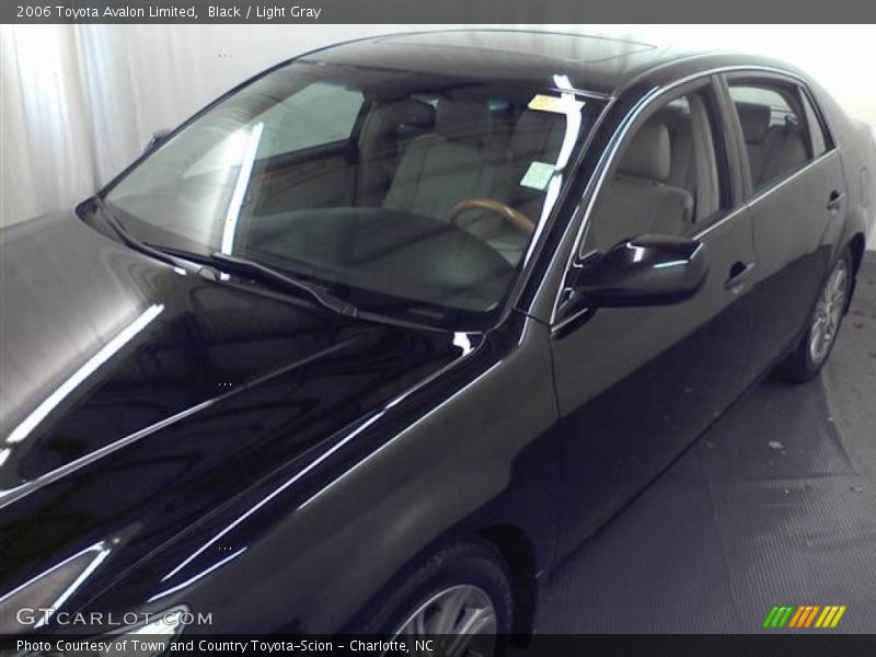 Black / Light Gray 2006 Toyota Avalon Limited
