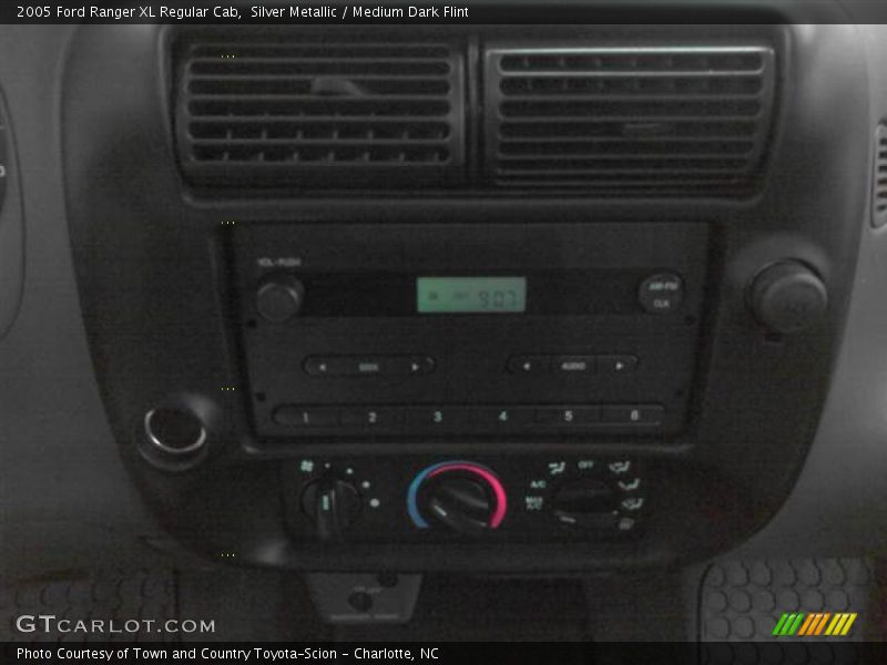 Silver Metallic / Medium Dark Flint 2005 Ford Ranger XL Regular Cab