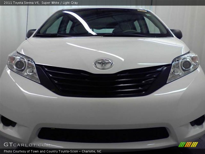 Super White / Light Gray 2011 Toyota Sienna V6