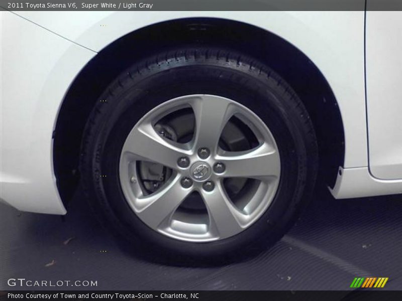 Super White / Light Gray 2011 Toyota Sienna V6