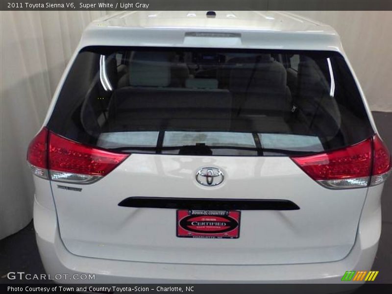 Super White / Light Gray 2011 Toyota Sienna V6