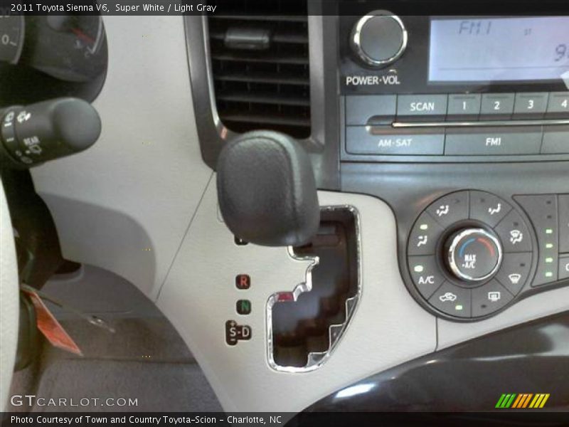 Super White / Light Gray 2011 Toyota Sienna V6