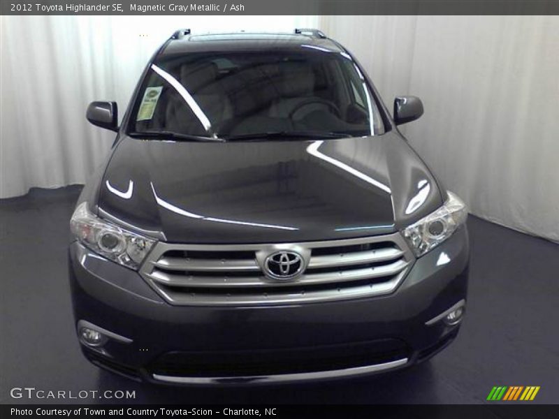Magnetic Gray Metallic / Ash 2012 Toyota Highlander SE