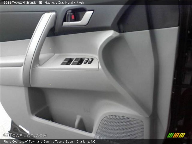 Magnetic Gray Metallic / Ash 2012 Toyota Highlander SE