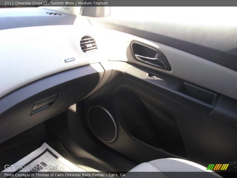 Summit White / Medium Titanium 2011 Chevrolet Cruze LT