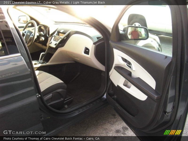 Cyber Gray Metallic / Light Titanium/Jet Black 2011 Chevrolet Equinox LT