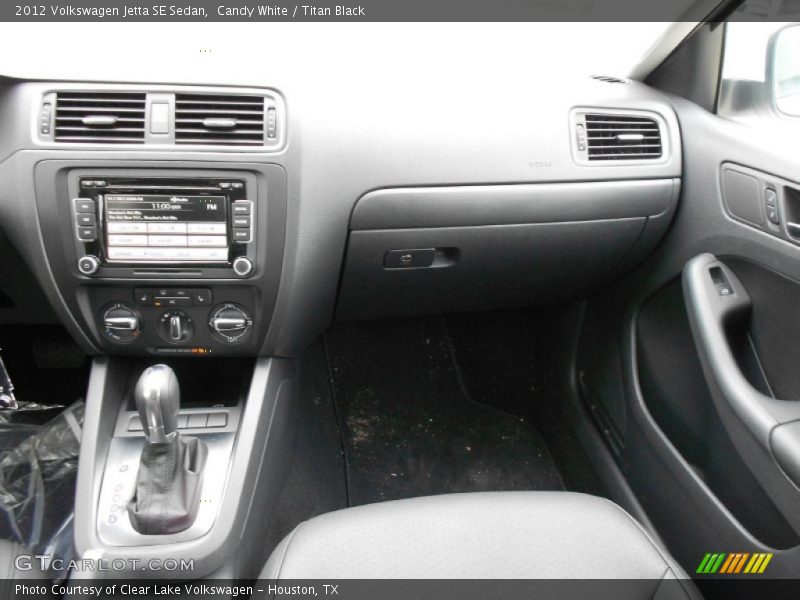 Candy White / Titan Black 2012 Volkswagen Jetta SE Sedan