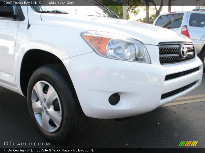 Super White / Ash Gray 2007 Toyota RAV4 I4