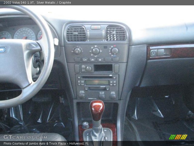 Silver Metallic / Graphite 2002 Volvo S40 1.9T