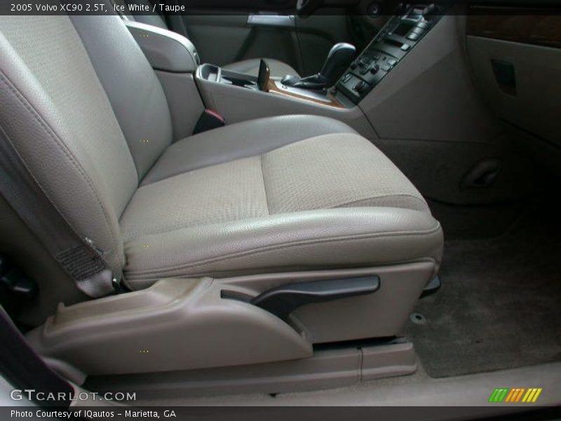Ice White / Taupe 2005 Volvo XC90 2.5T