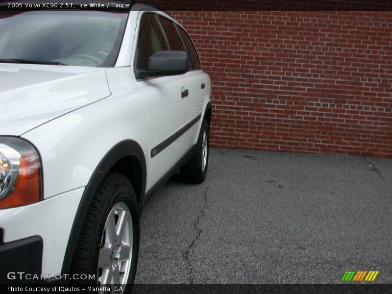 Ice White / Taupe 2005 Volvo XC90 2.5T