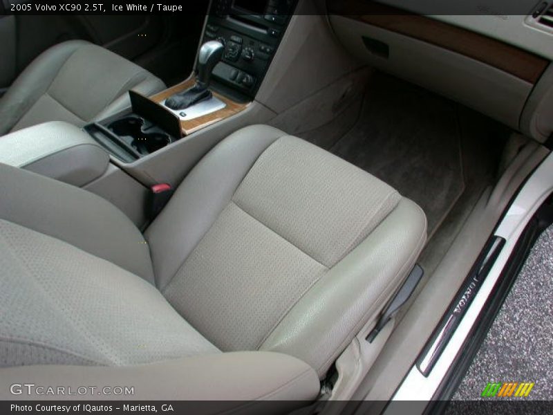 Ice White / Taupe 2005 Volvo XC90 2.5T