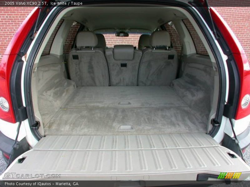 Ice White / Taupe 2005 Volvo XC90 2.5T