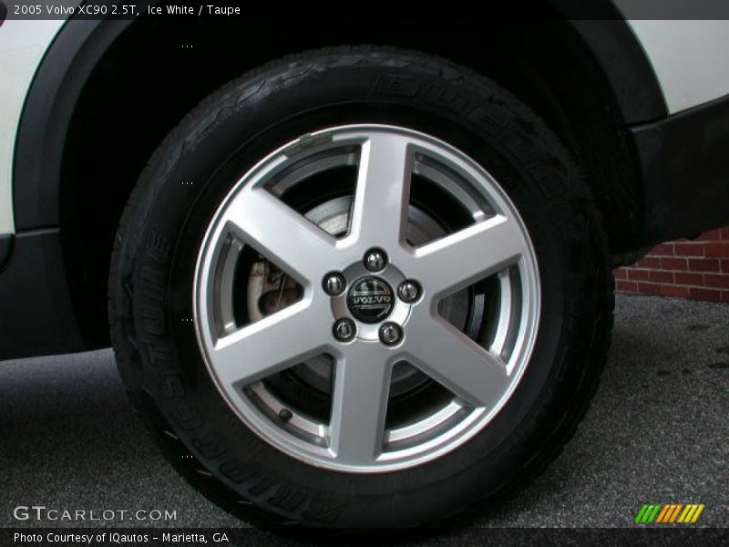 Ice White / Taupe 2005 Volvo XC90 2.5T