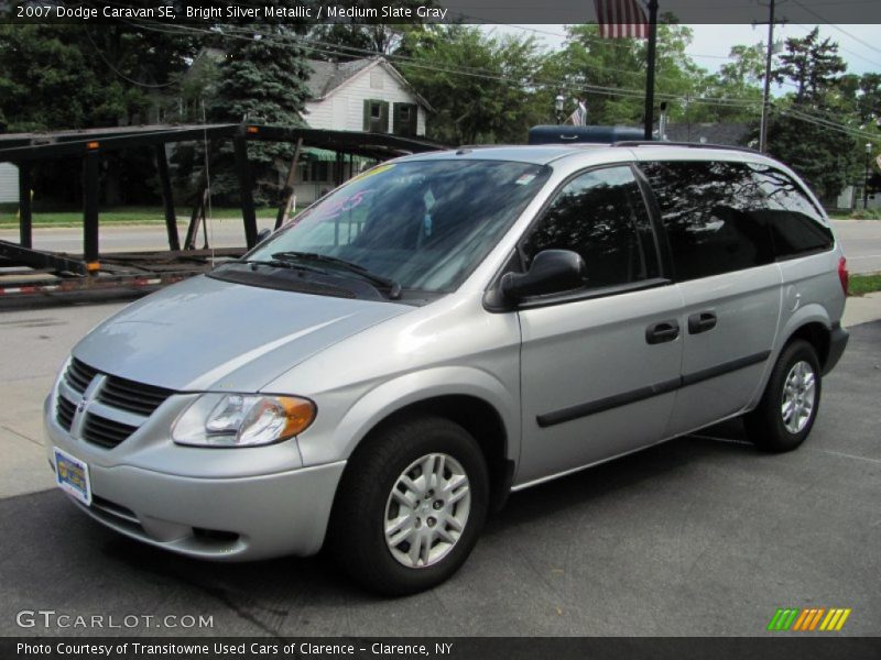 Front 3/4 View of 2007 Caravan SE