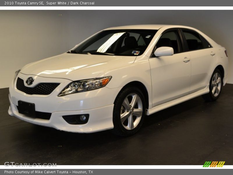 Super White / Dark Charcoal 2010 Toyota Camry SE