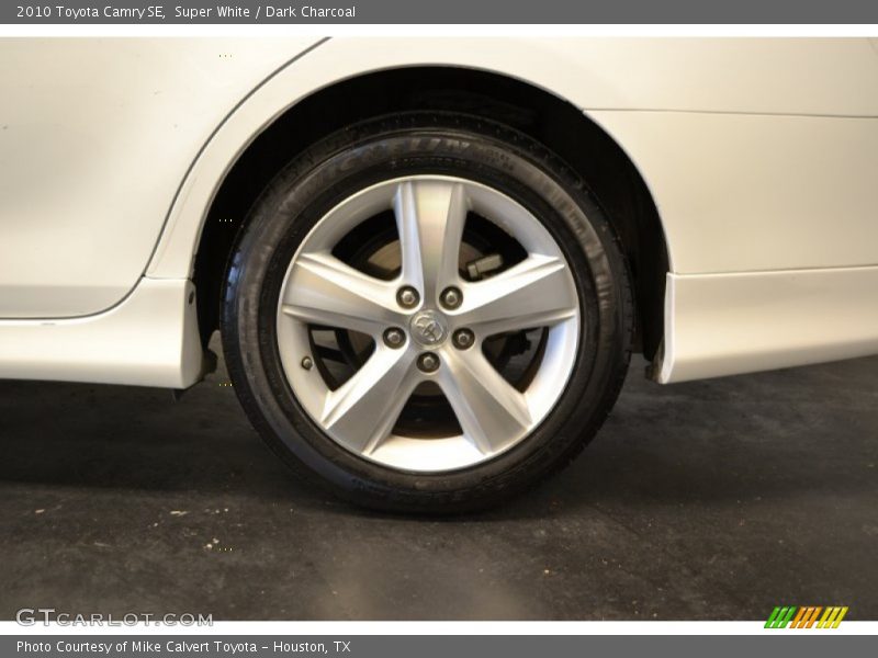 Super White / Dark Charcoal 2010 Toyota Camry SE