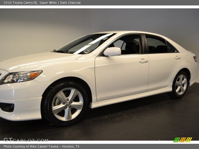 Super White / Dark Charcoal 2010 Toyota Camry SE