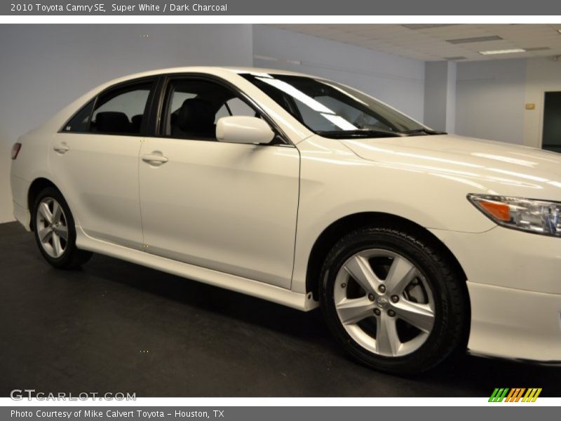 Super White / Dark Charcoal 2010 Toyota Camry SE