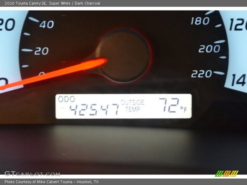 Super White / Dark Charcoal 2010 Toyota Camry SE