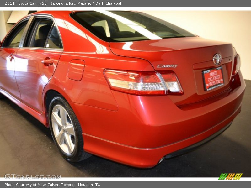 Barcelona Red Metallic / Dark Charcoal 2011 Toyota Camry SE