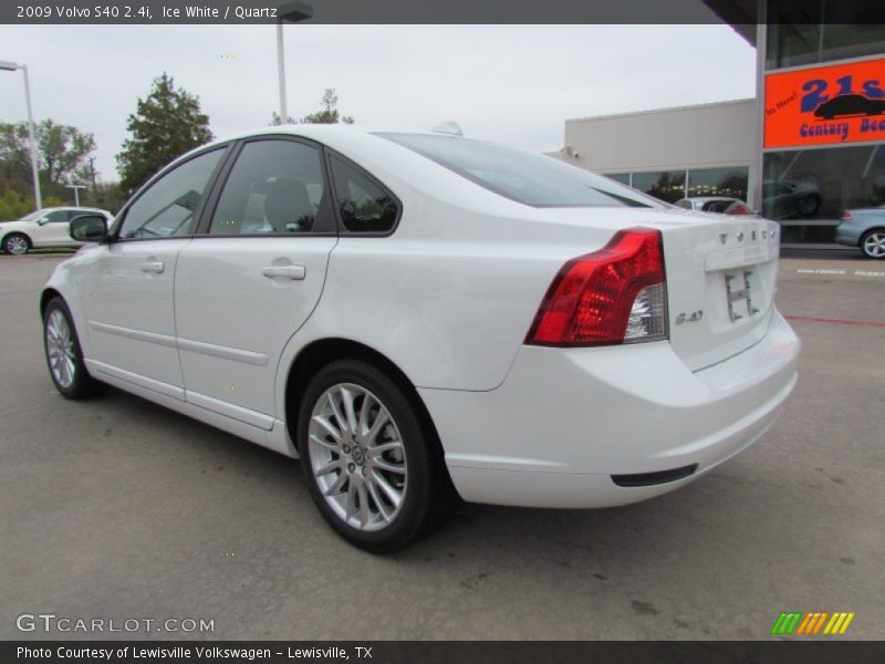 Ice White / Quartz 2009 Volvo S40 2.4i