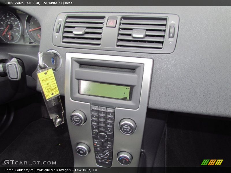 Ice White / Quartz 2009 Volvo S40 2.4i
