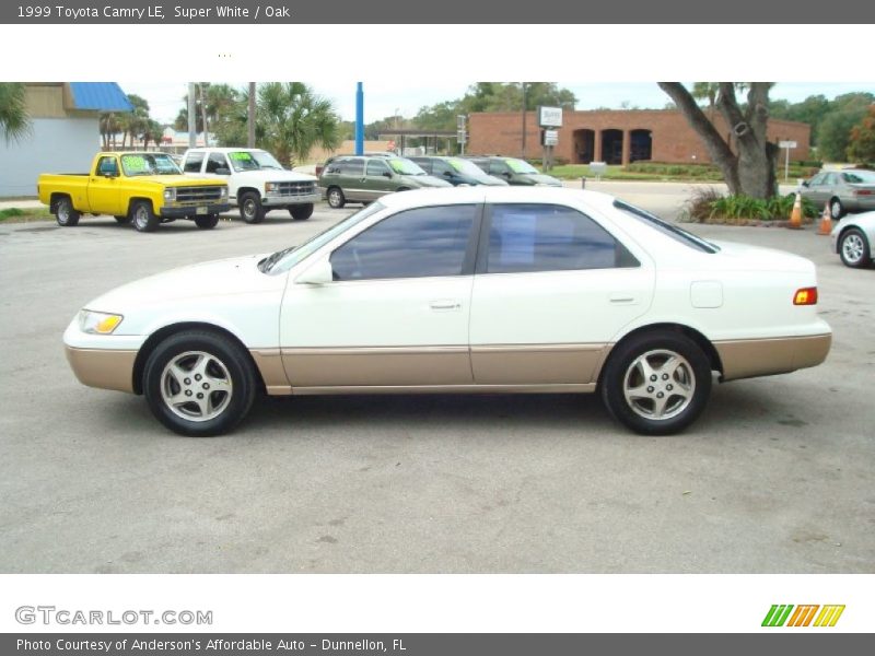 Super White / Oak 1999 Toyota Camry LE