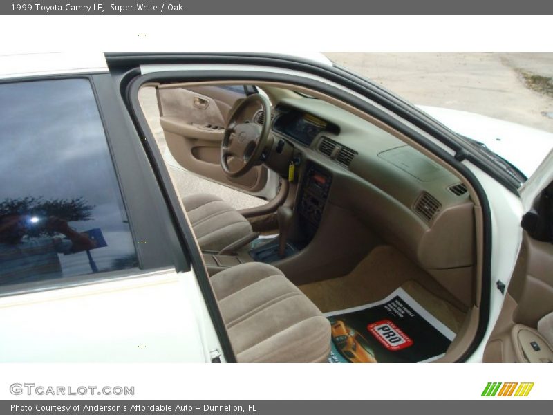Super White / Oak 1999 Toyota Camry LE
