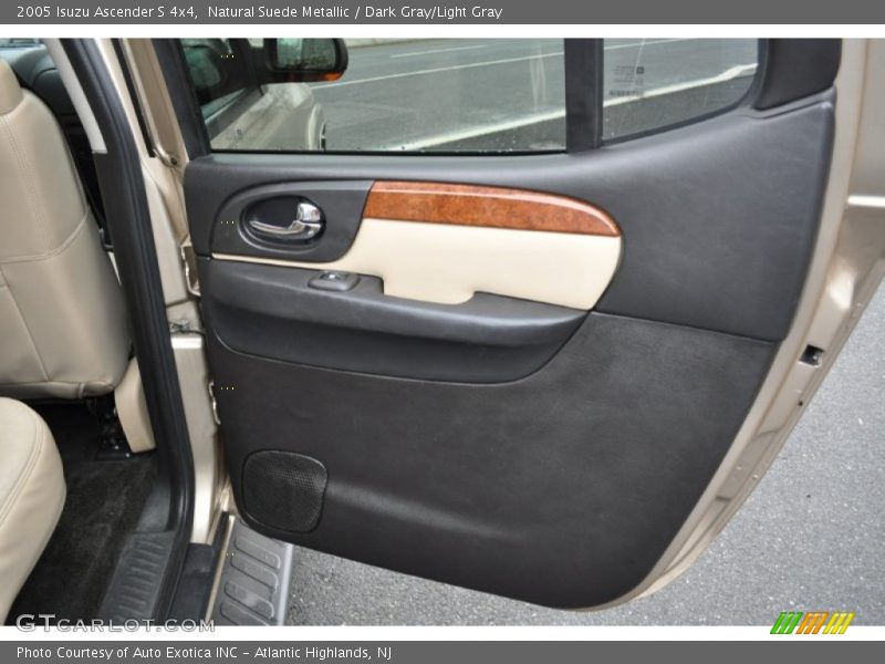 Door Panel of 2005 Ascender S 4x4