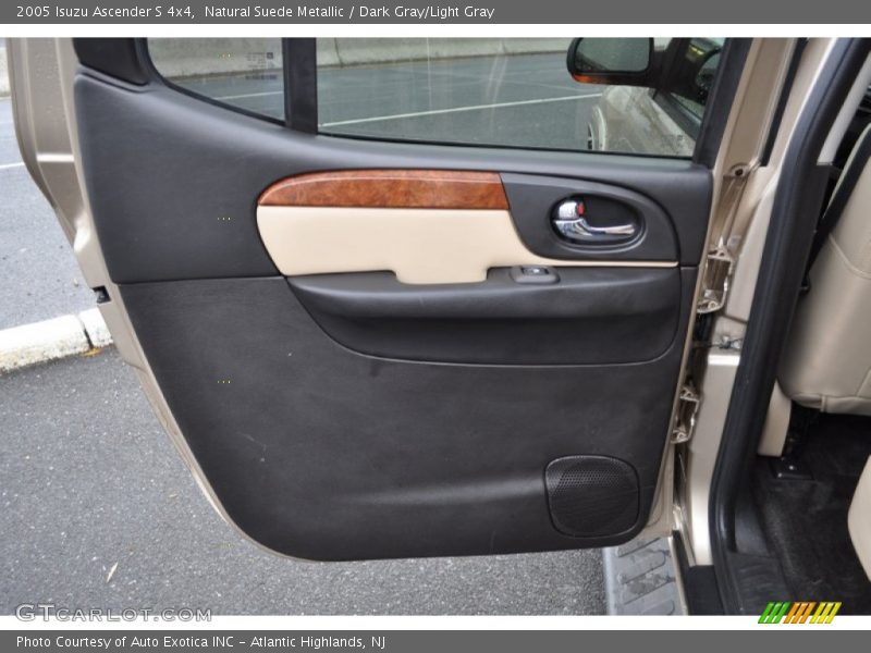 Door Panel of 2005 Ascender S 4x4