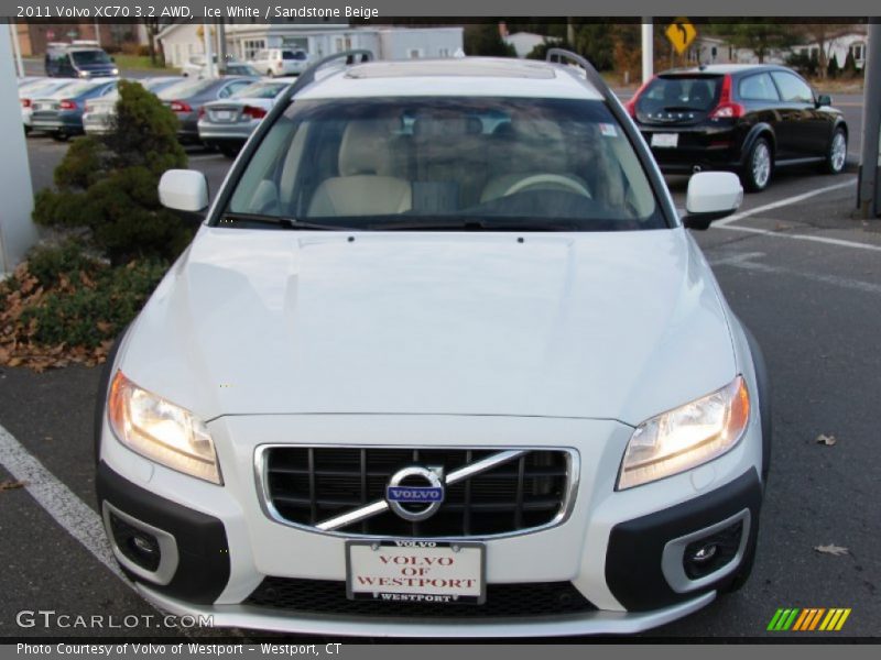 Ice White / Sandstone Beige 2011 Volvo XC70 3.2 AWD